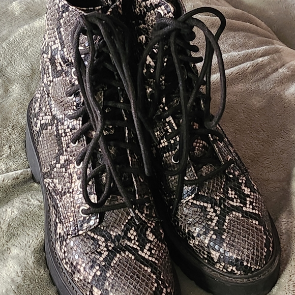 Steve Madden Black and Gray Snake Print Combat Boots - Picture 2 of 9